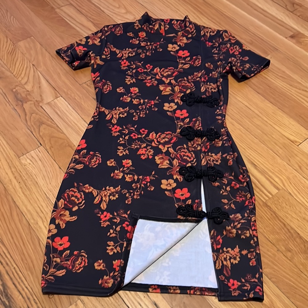 Pretty Little Thing fitted dress size 6 EUC - Picture 5 of 5